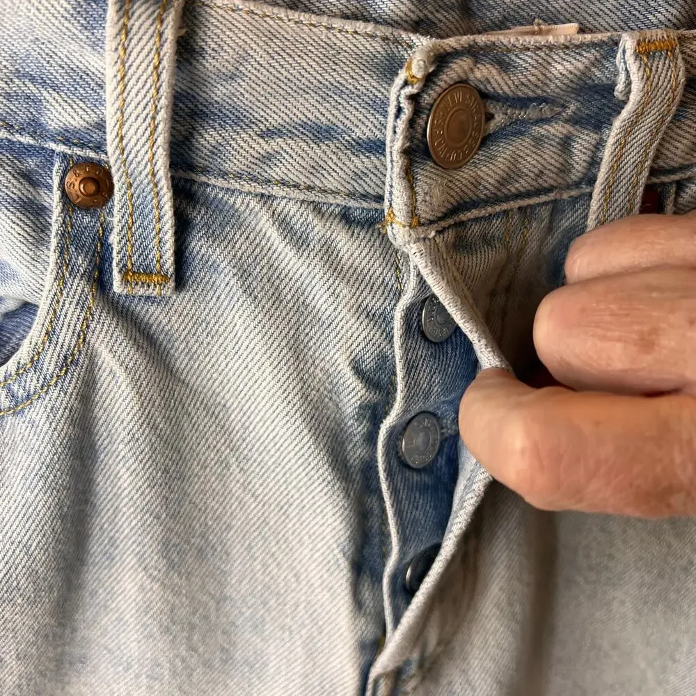 Levis Jeans Womens Size 25 Wedgie Straight Light Wash Button Fly 100% Cotton